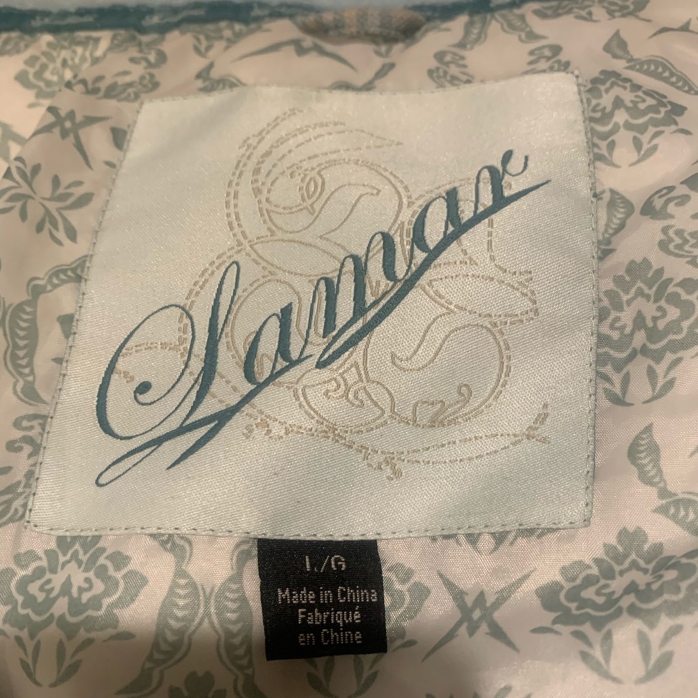 Lamar ski/board jacket. Like new. Insulated/warm. Detachable hood.